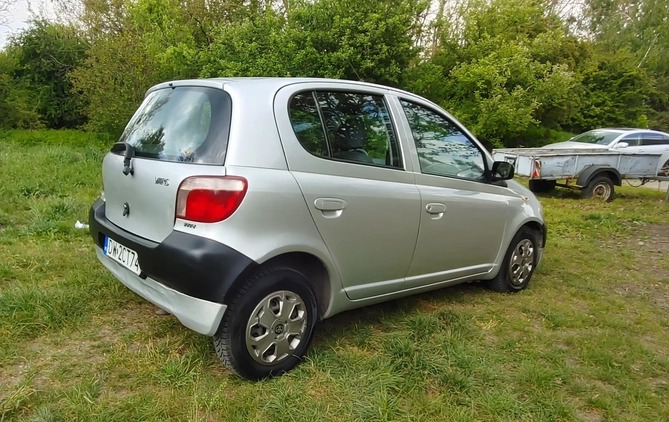 Toyota Yaris cena 4200 przebieg: 221000, rok produkcji 2003 z Wrocław małe 37